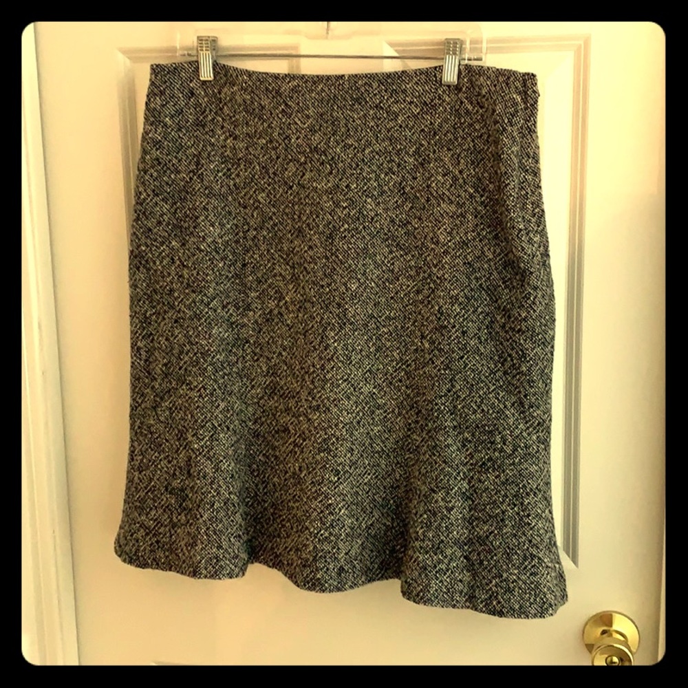 Gap skirt